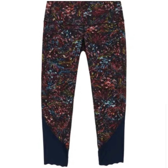 Lululemon Wunder Under High Rise Crop
Scallop, Foliage Overlay - Picture 4 of 8